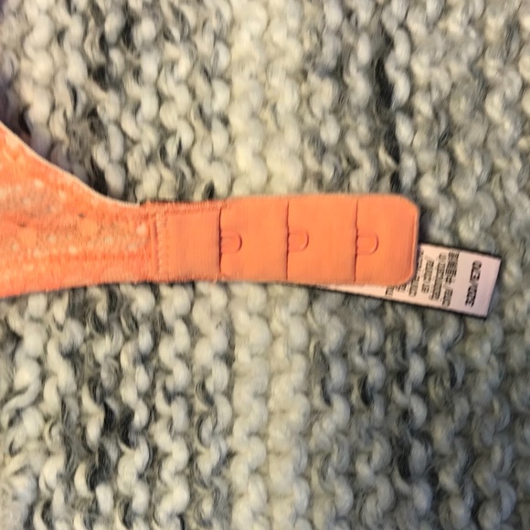 NWOT VICTORIA'S SECRET Unlined Lace Demi Bra 32D - Picture 2 of 7